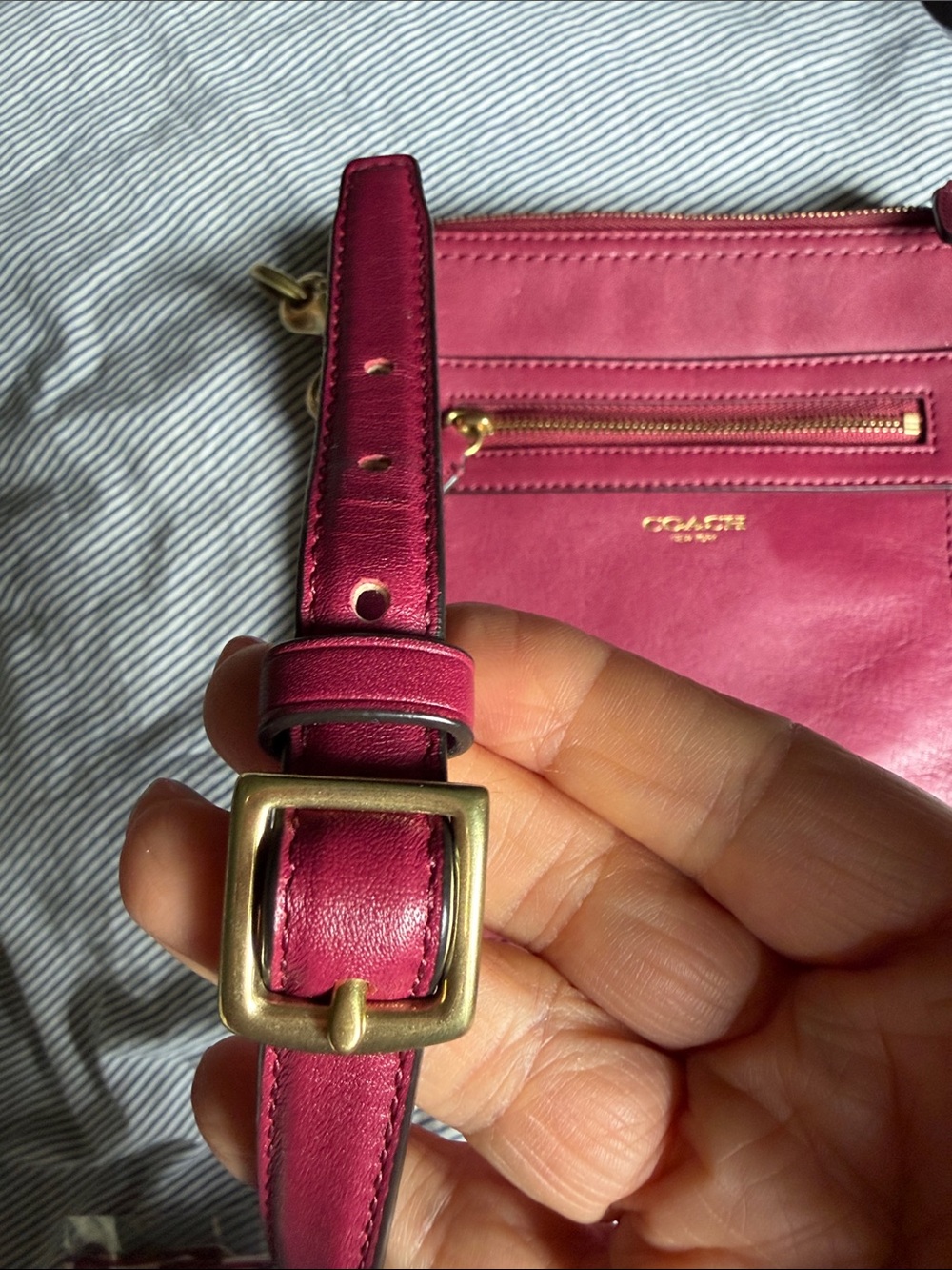 Vintage Coach Berry Leather Small Crossbody Bag with Gold Hardware - Picture 9 of 9